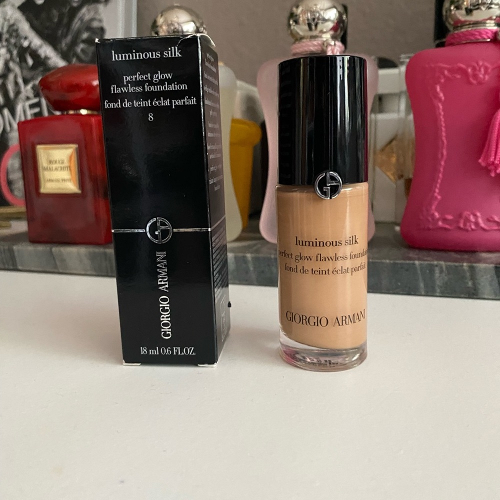 Armani Luminous Silk foundation 8